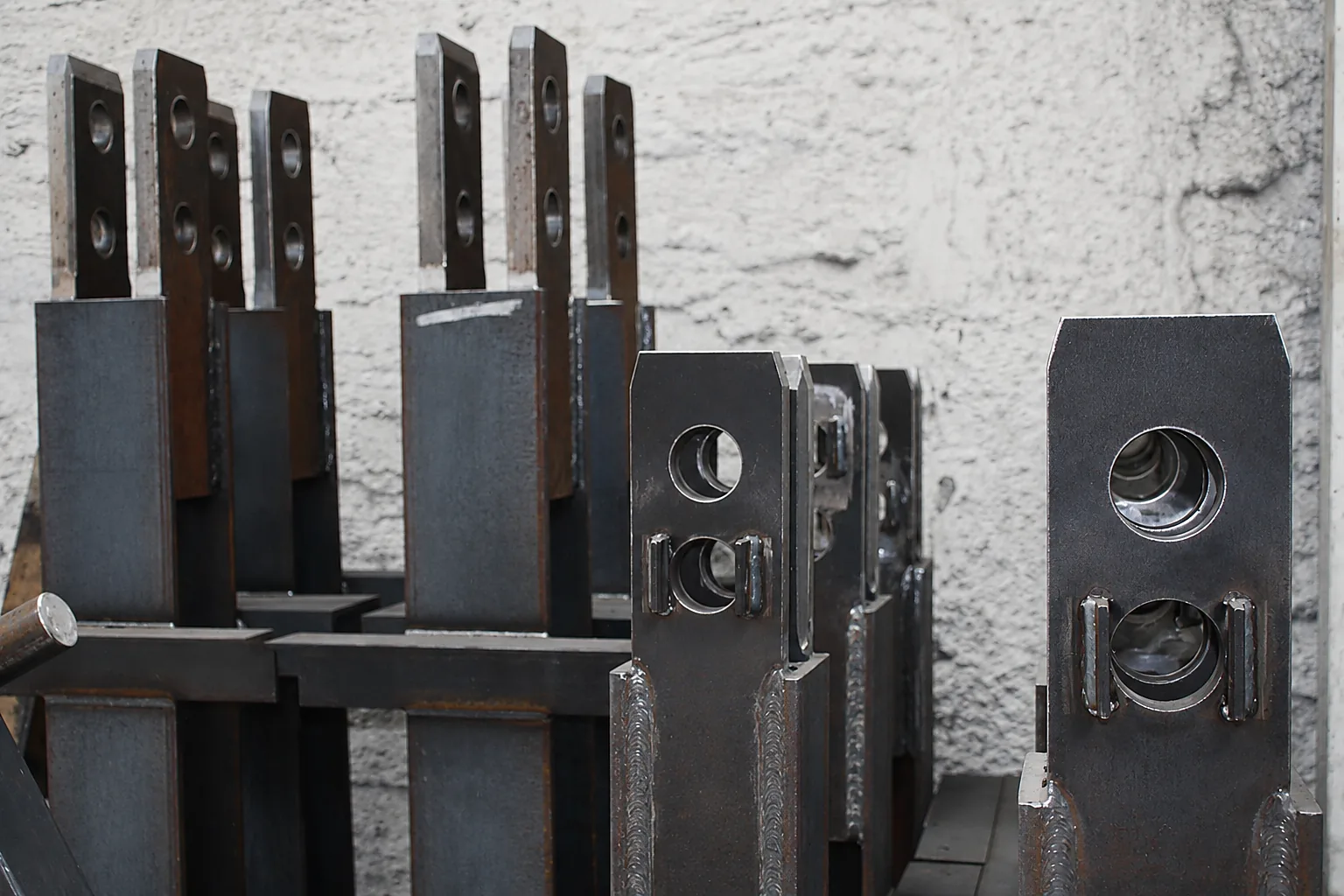 Piezas metálicas plegadas y soldadas fabricadas en el taller de Integra Metal